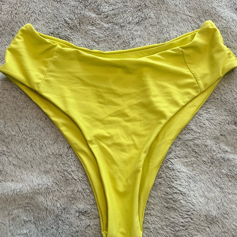 High Wasted Bikini Bottoms | Size: L
